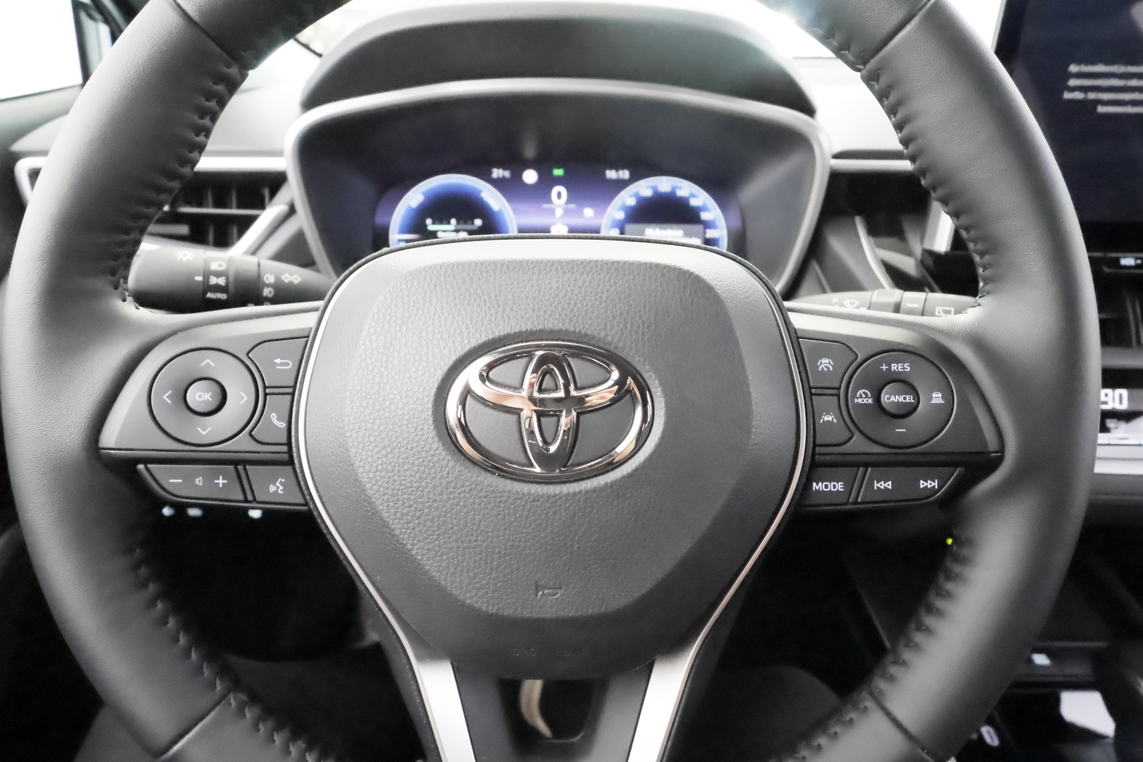 TOYOTA Corolla Cross 2026