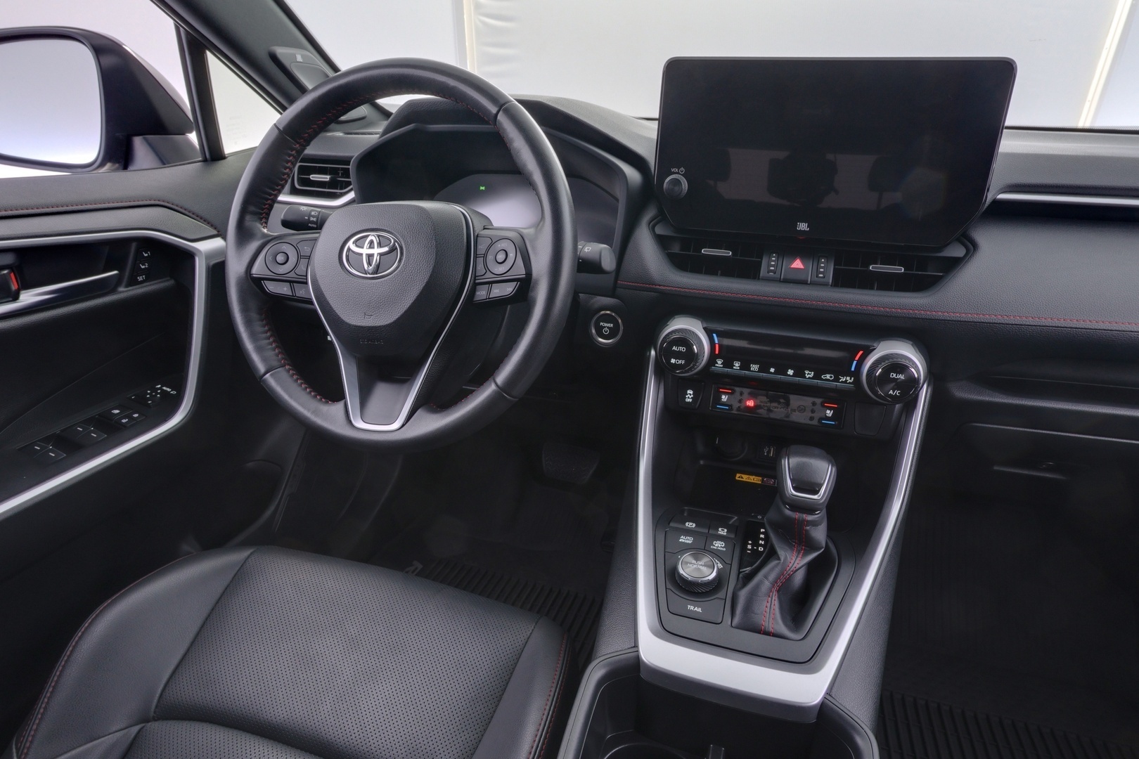 TOYOTA RAV4 PLUG-IN 11