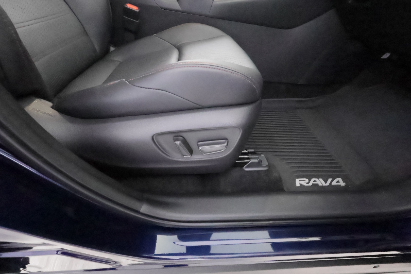 TOYOTA RAV4 PLUG-IN 15
