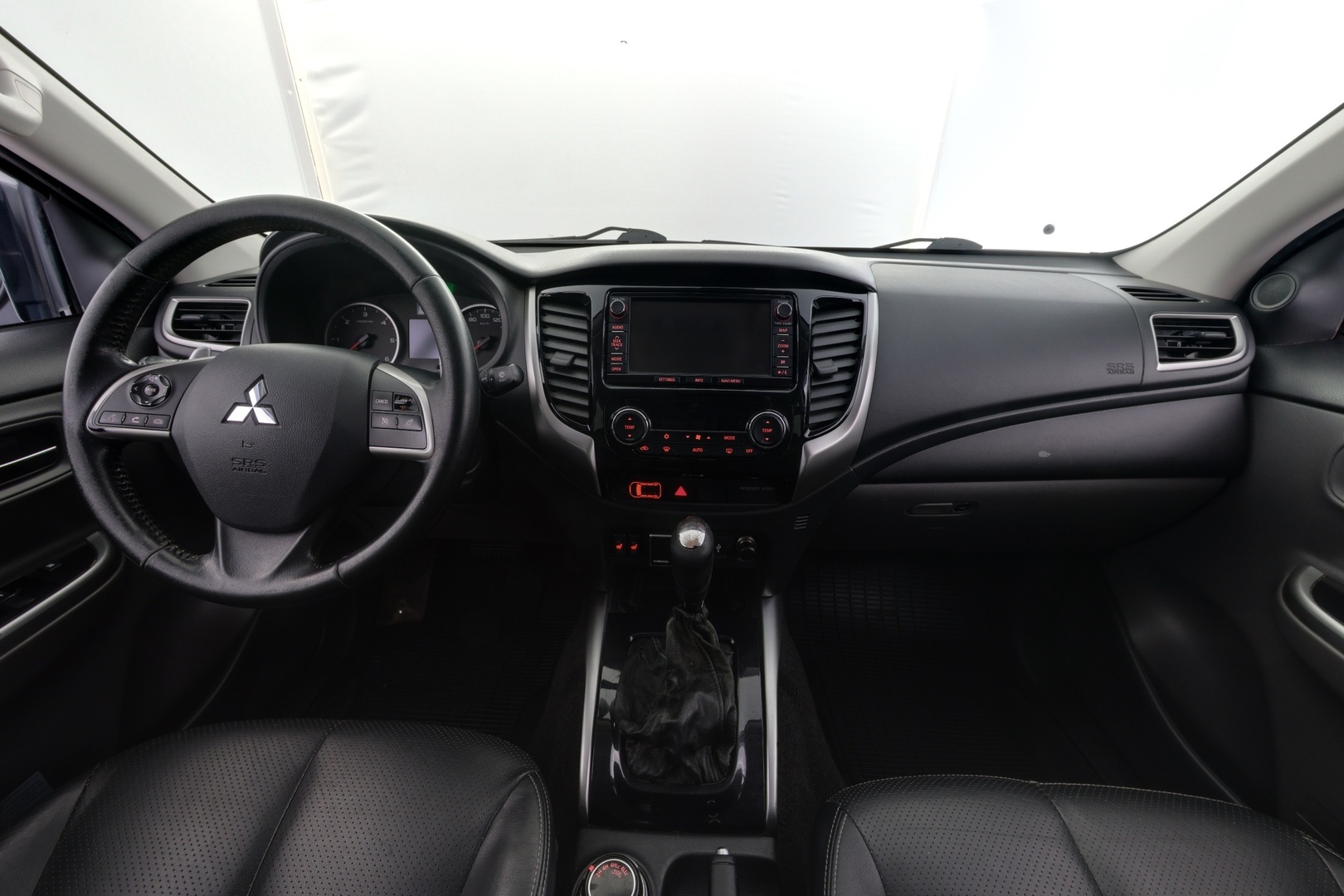 MITSUBISHI L200 2016