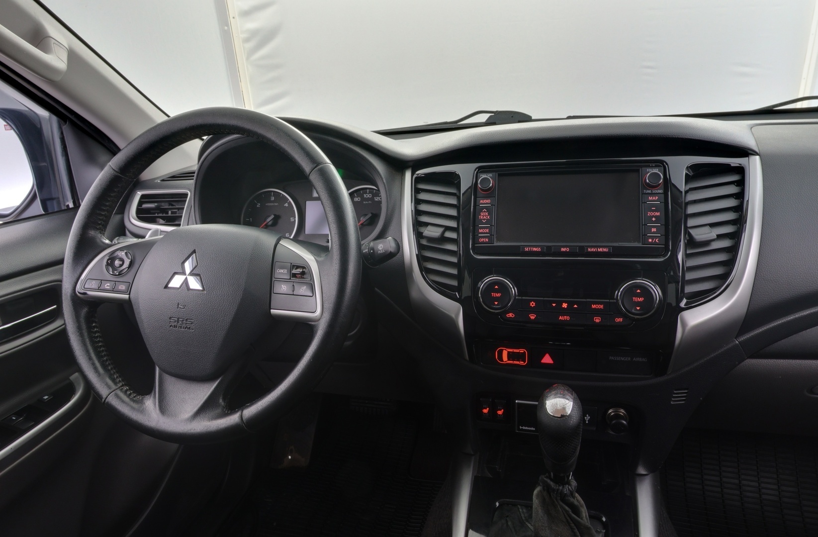 MITSUBISHI L200 2016