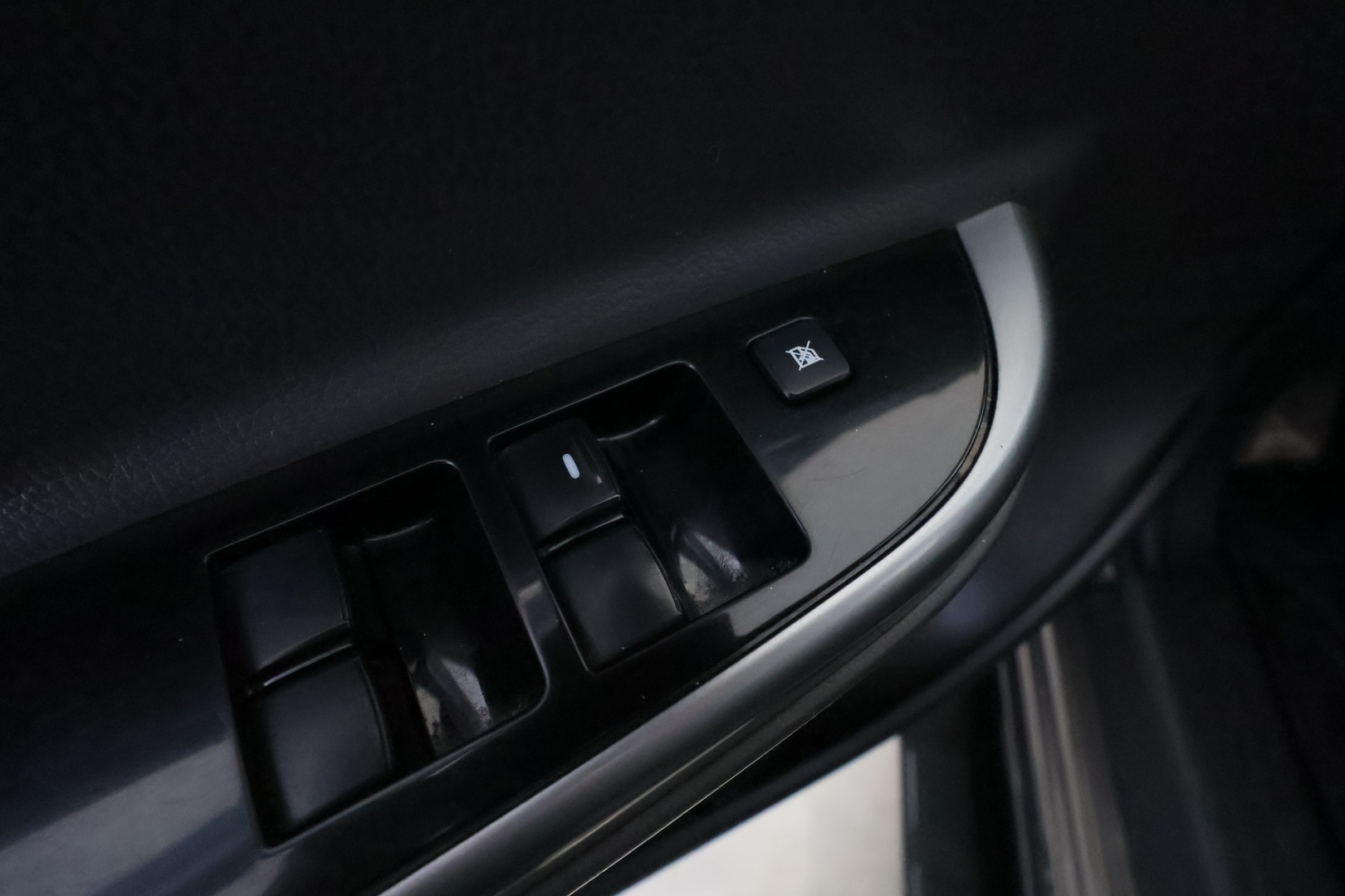 MITSUBISHI L200 2016