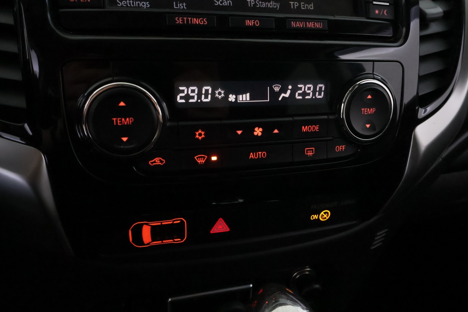 MITSUBISHI L200 2016