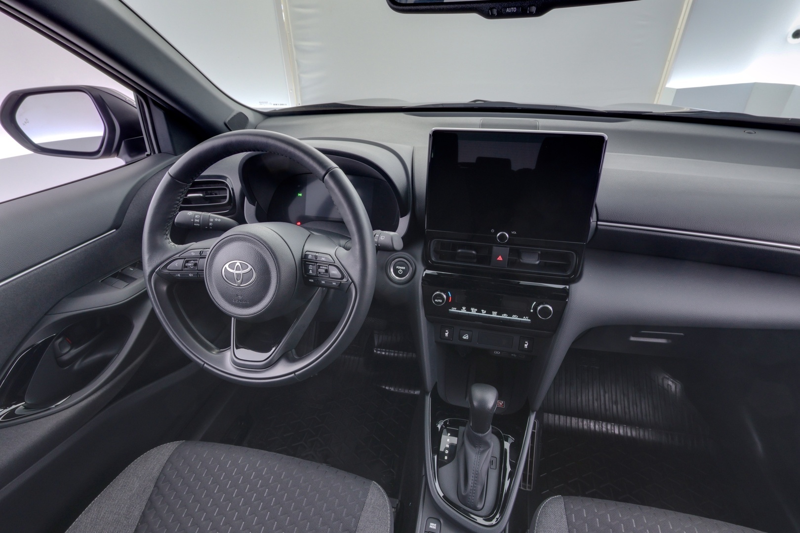 TOYOTA Yaris Cross 2024