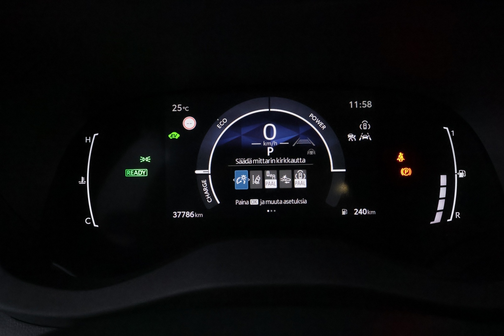 TOYOTA Yaris Cross 2024