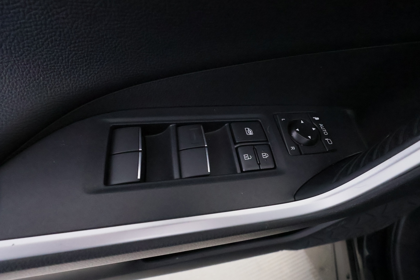 TOYOTA RAV4 2021