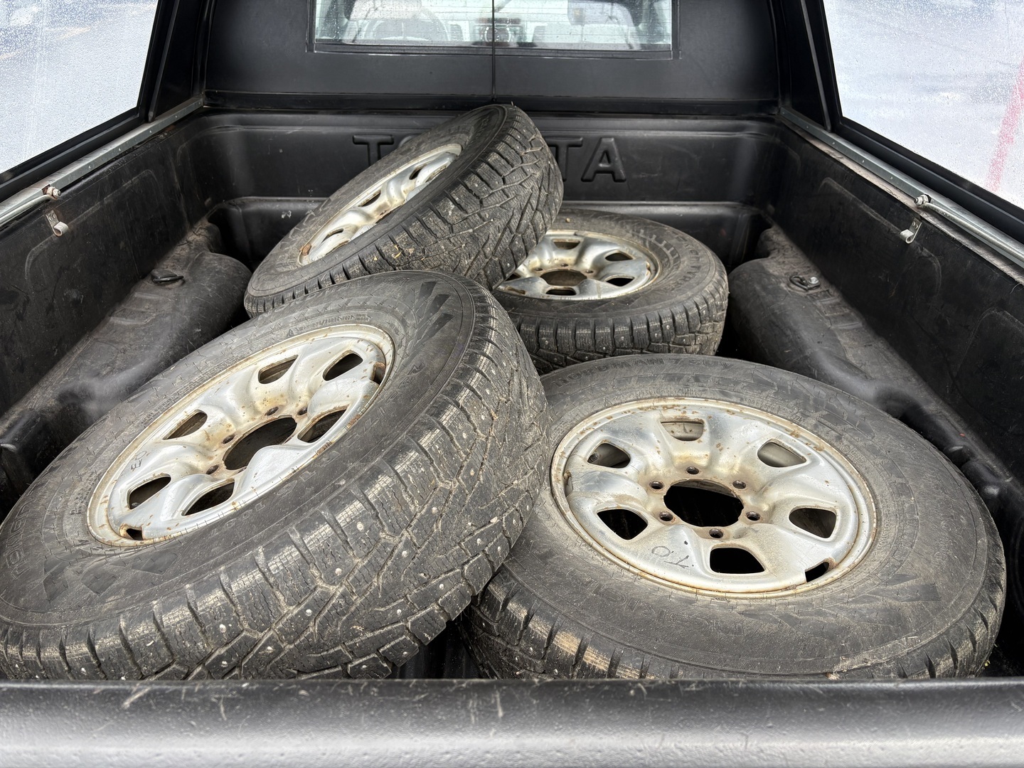 TOYOTA Hilux 2011