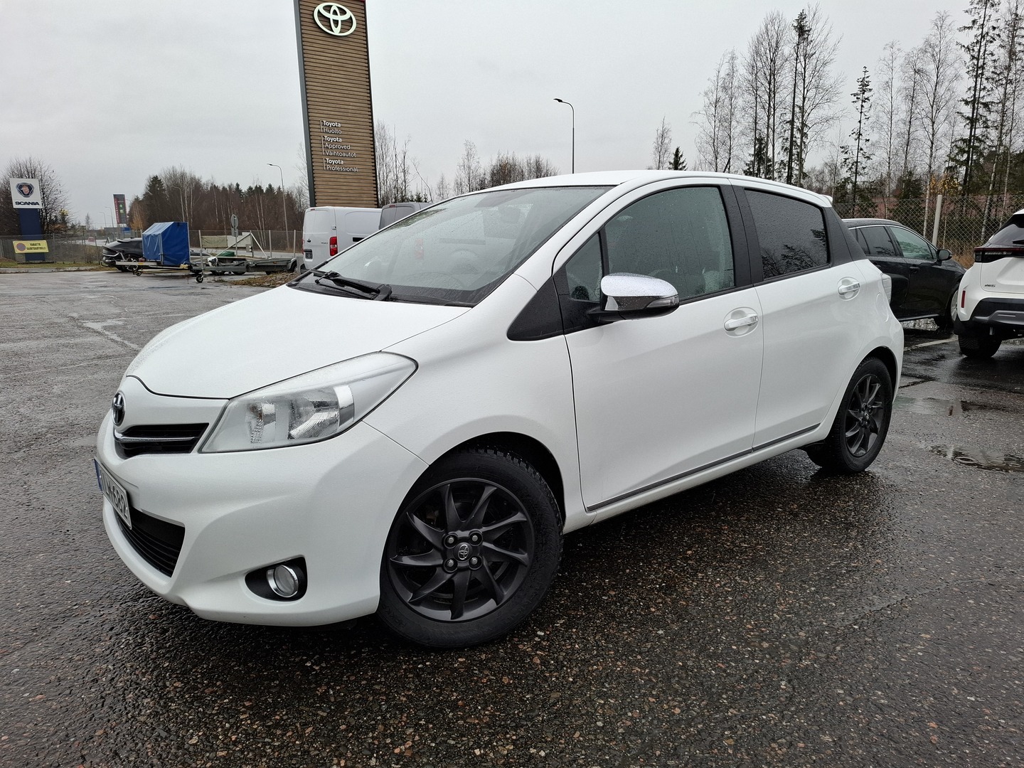 TOYOTA Yaris 2014