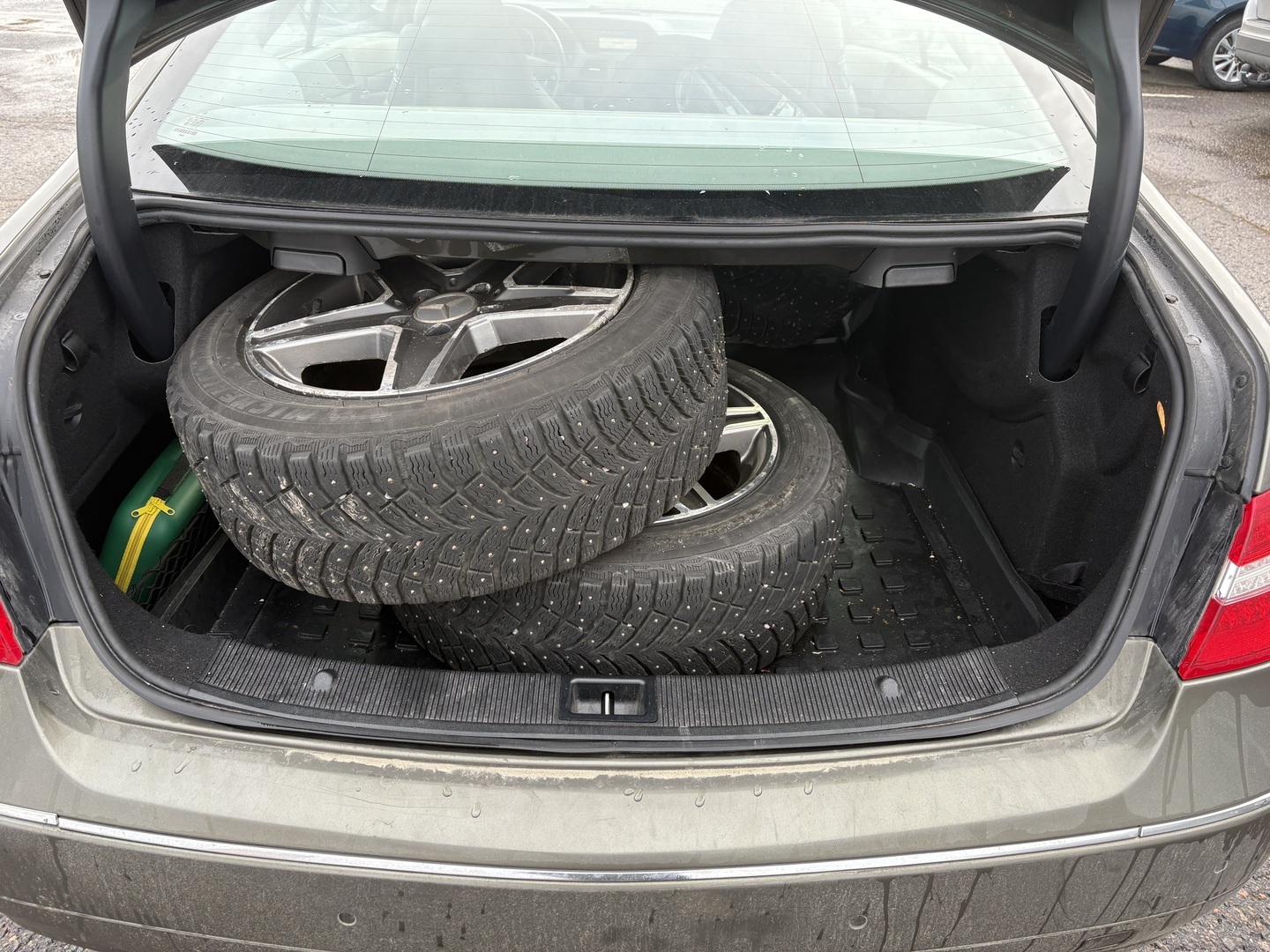 MERCEDES-BENZ E 2009
