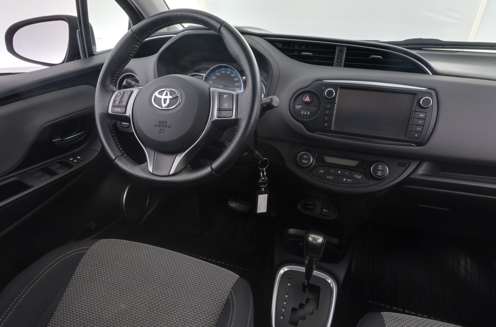 TOYOTA Yaris 2017