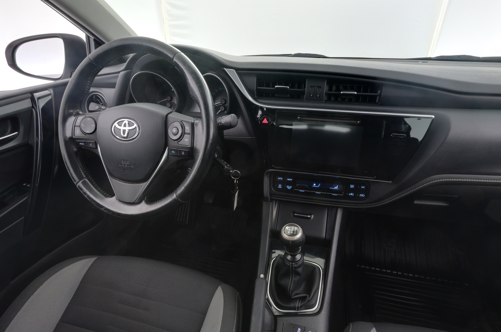 TOYOTA Auris 2017
