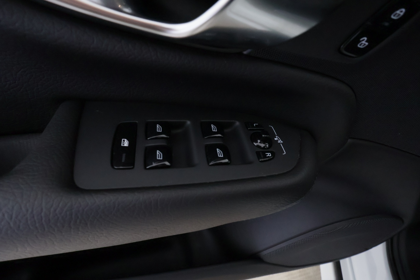 VOLVO XC90 18