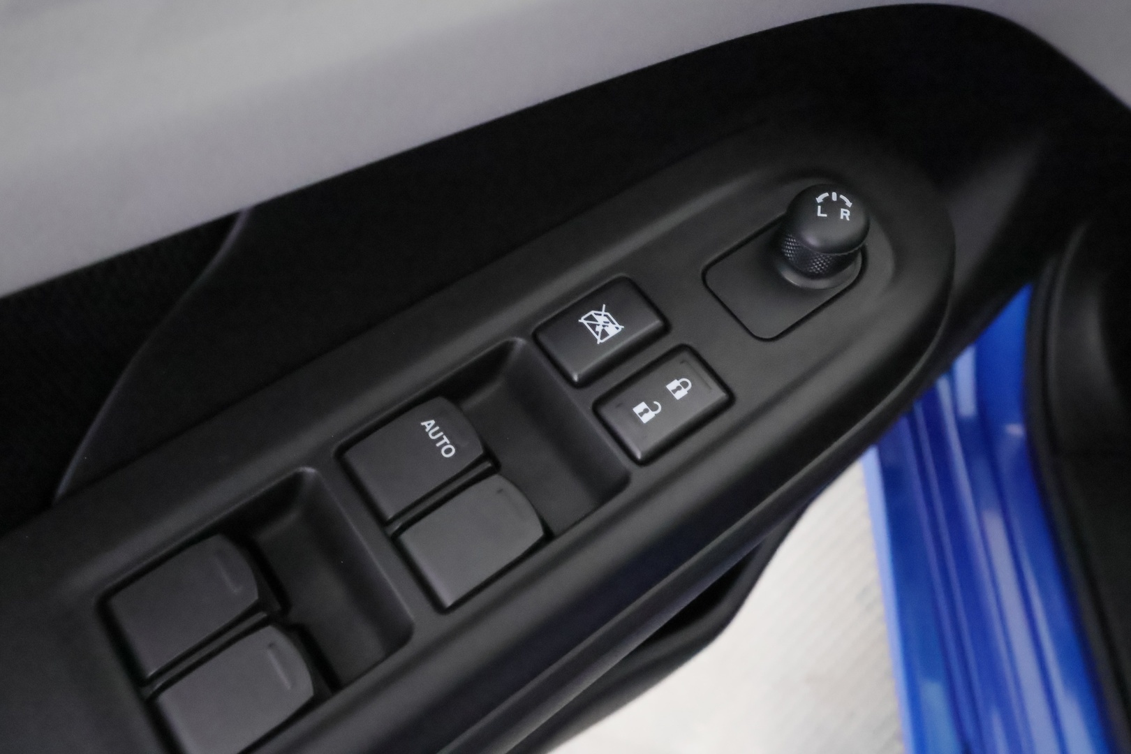 SUZUKI Swift 2024