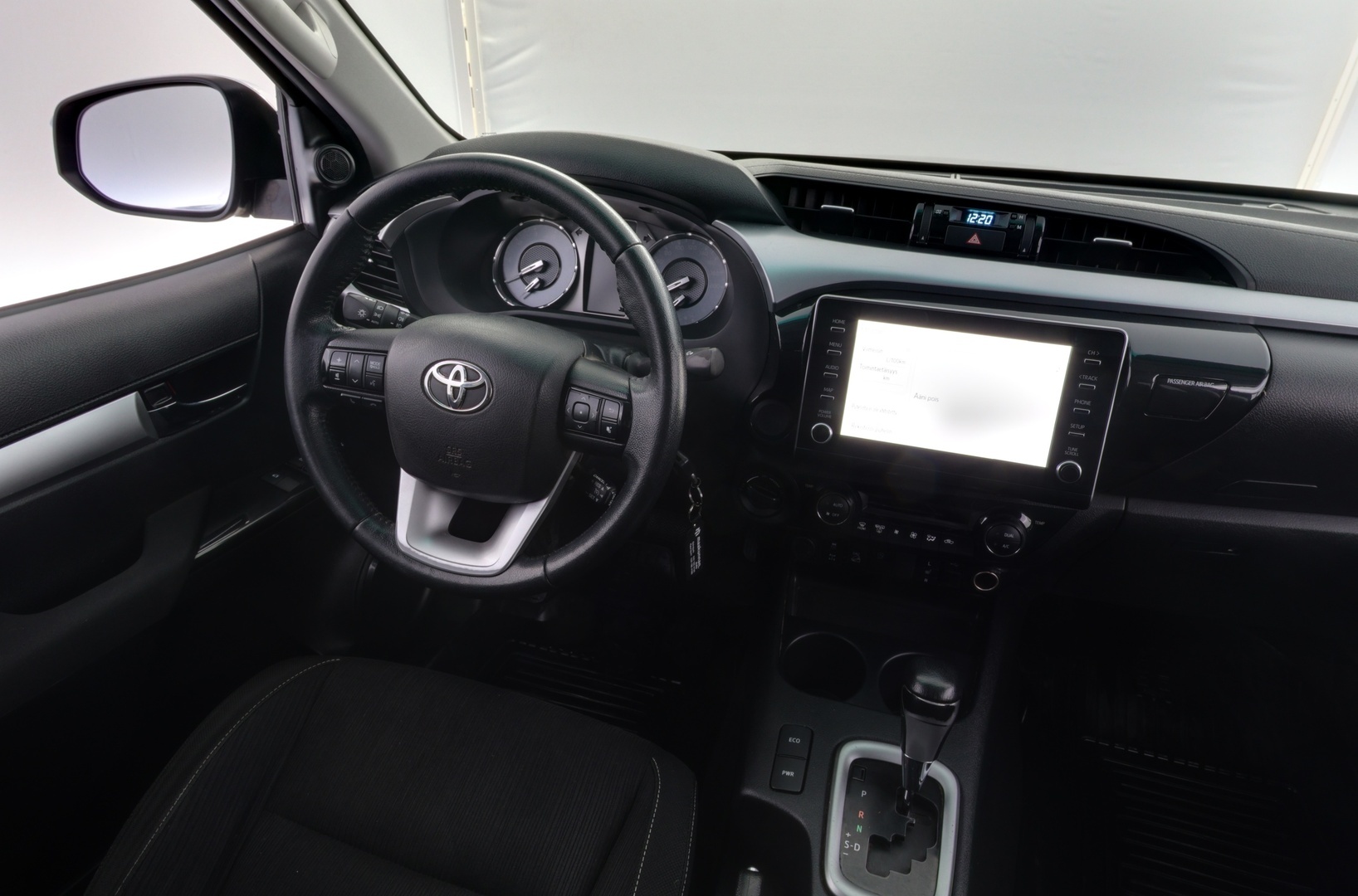 TOYOTA Hilux 11