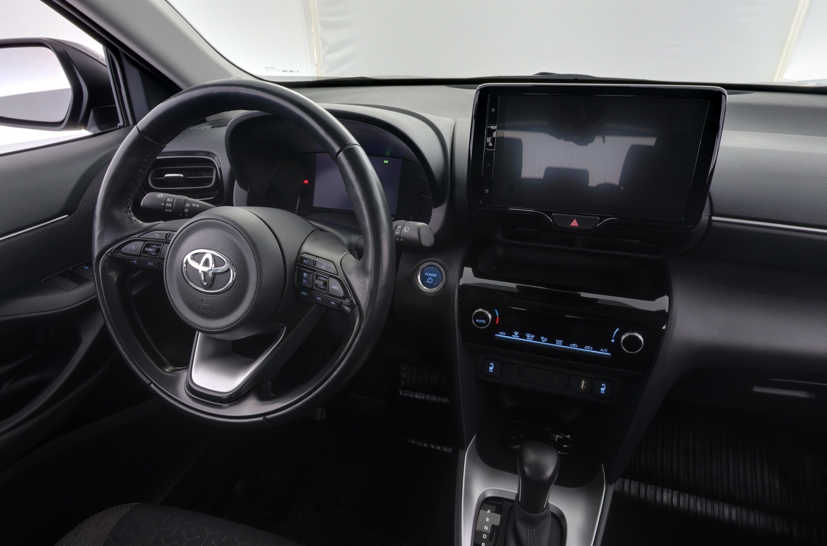 TOYOTA Yaris Cross 2023