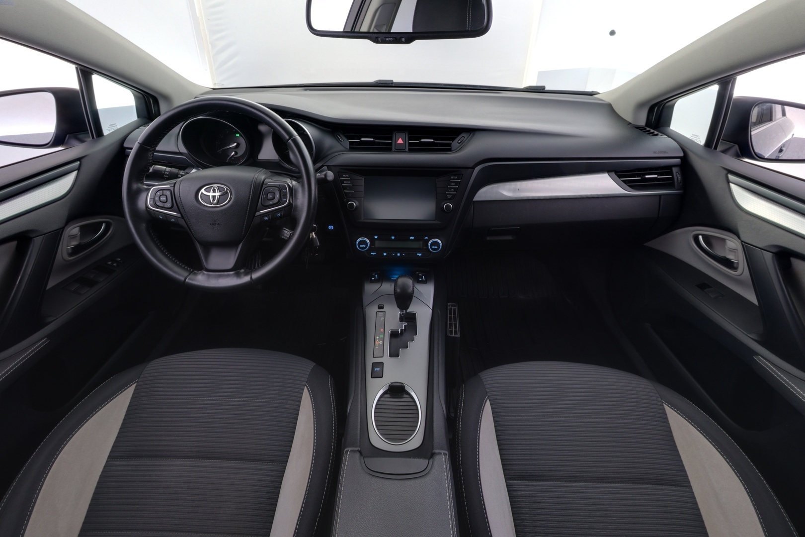 TOYOTA Avensis 2016
