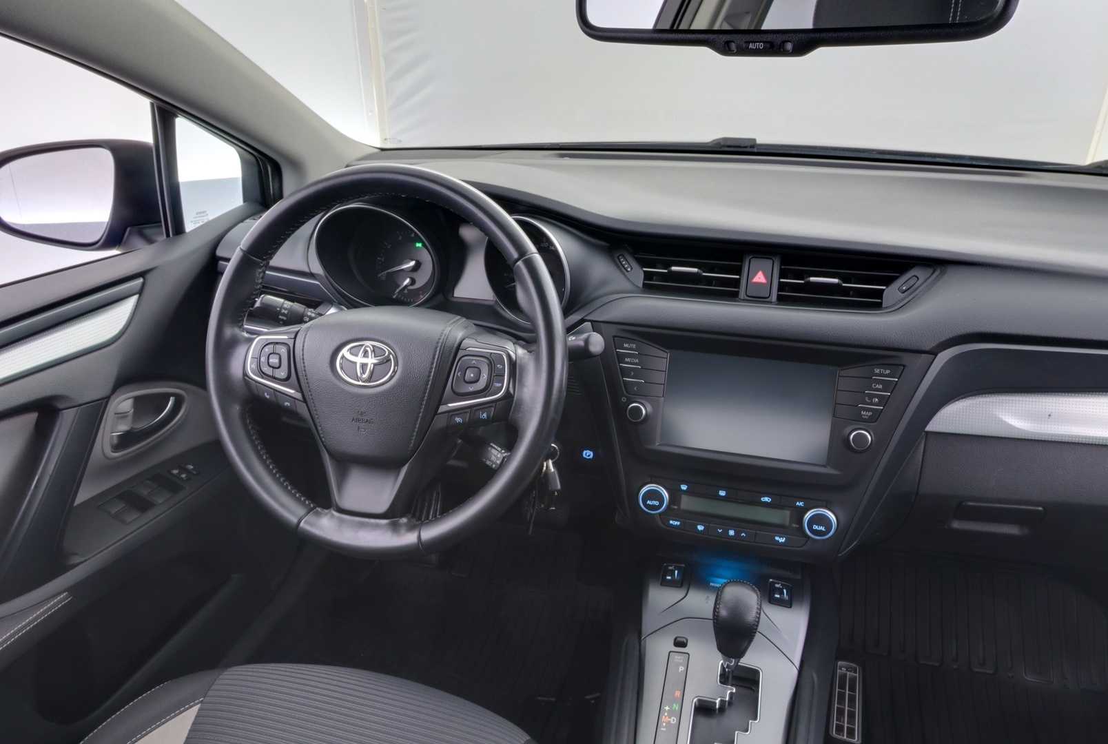 TOYOTA Avensis 2016