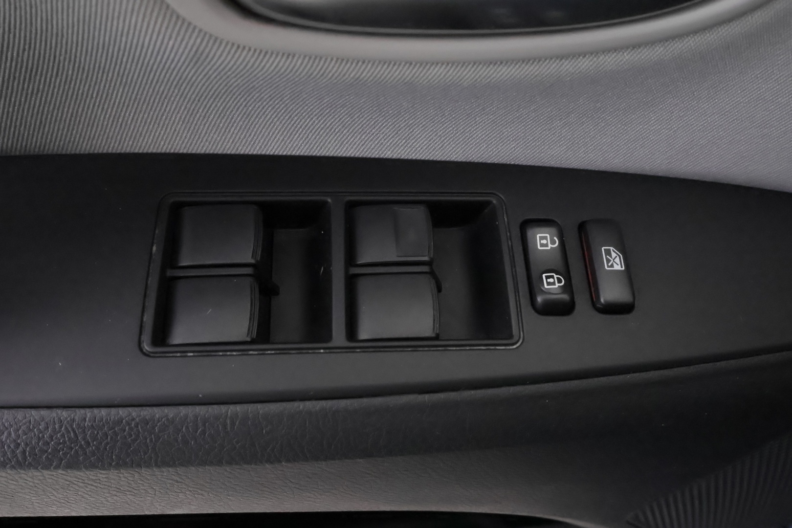 TOYOTA Avensis 2016