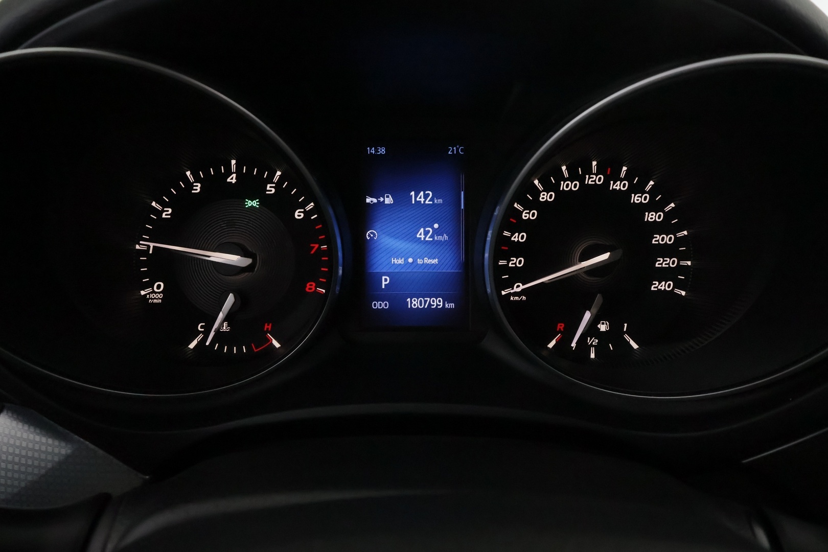 TOYOTA Avensis 2016