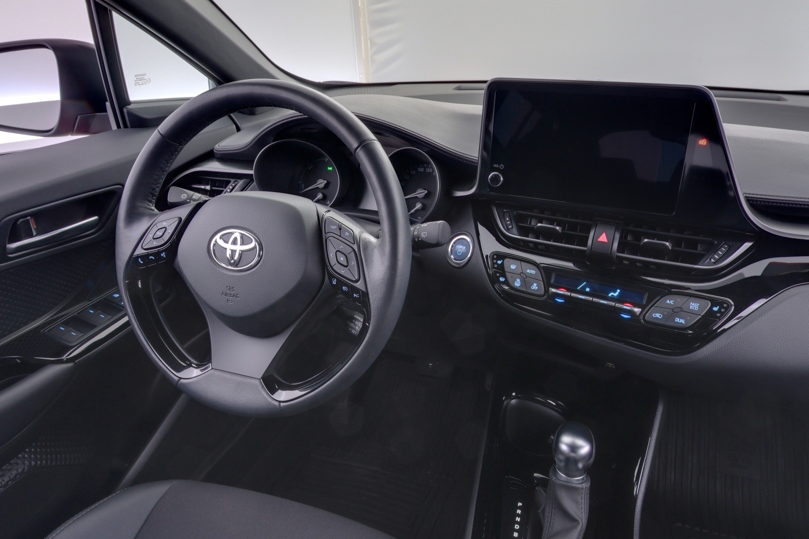 TOYOTA C-HR 11