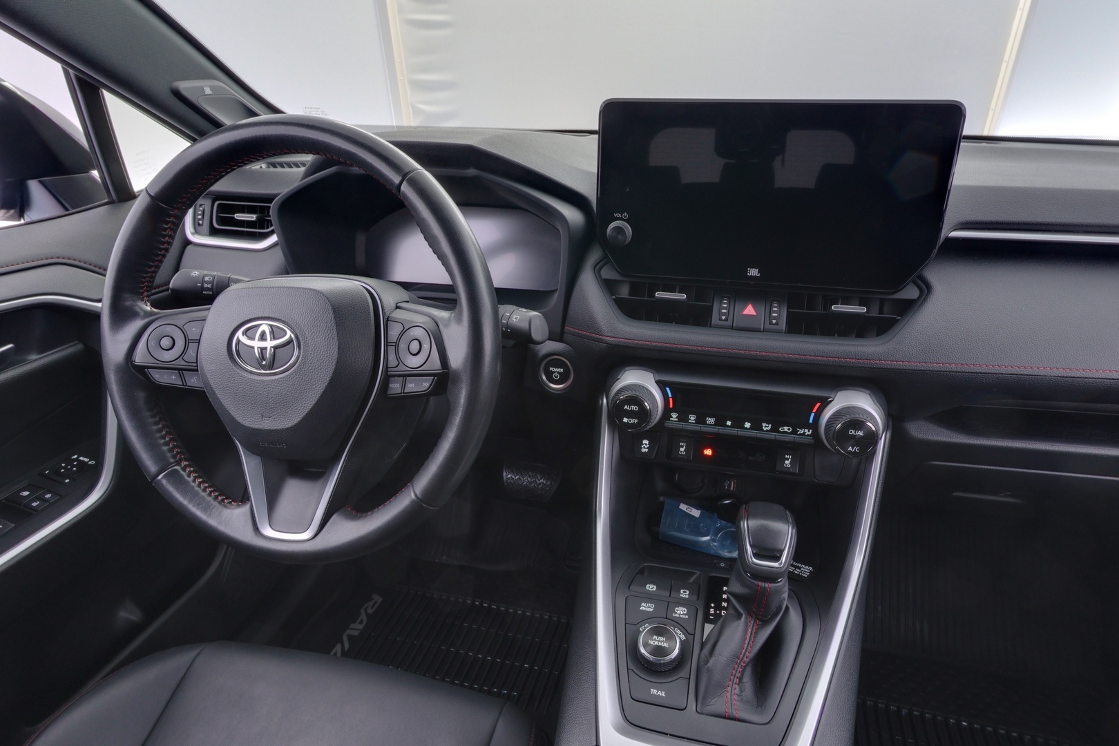 TOYOTA RAV4 Plug-in 11