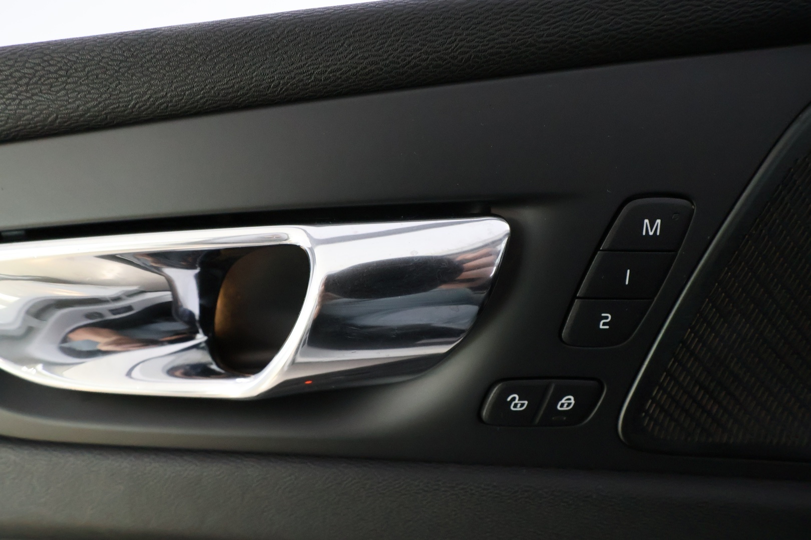 VOLVO XC60 2018