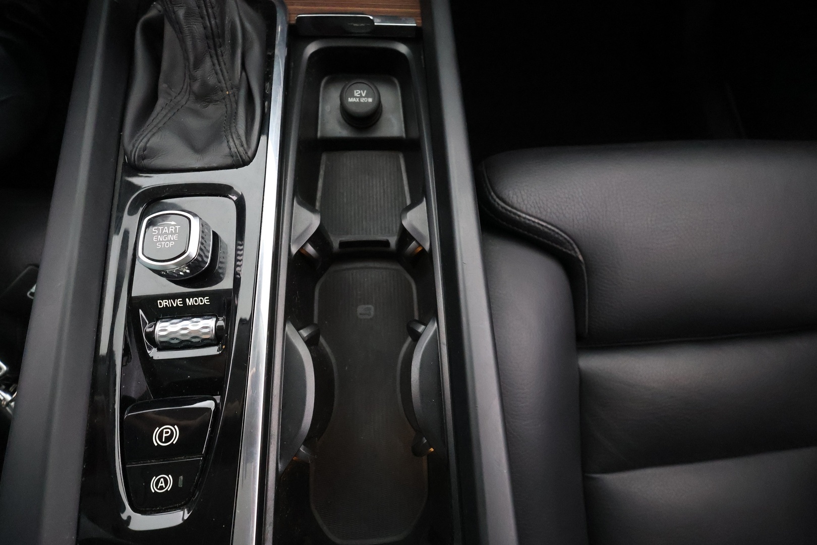 VOLVO XC60 2018