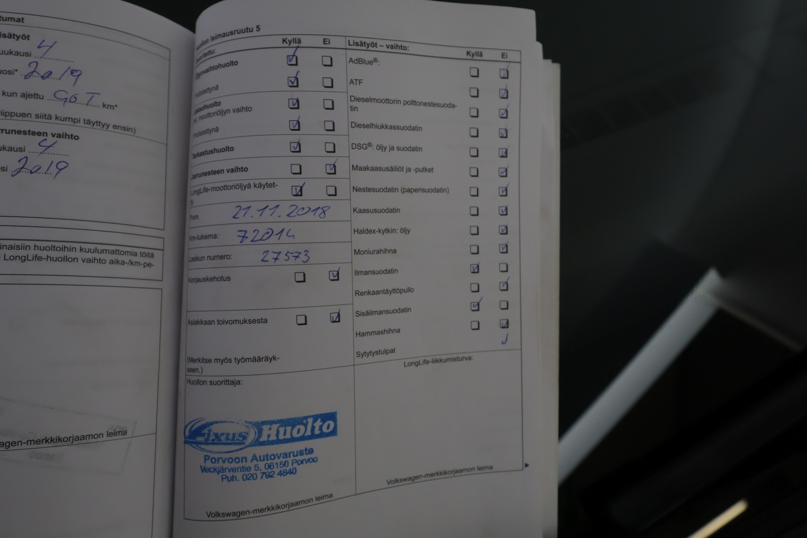 VOLKSWAGEN Polo 2012