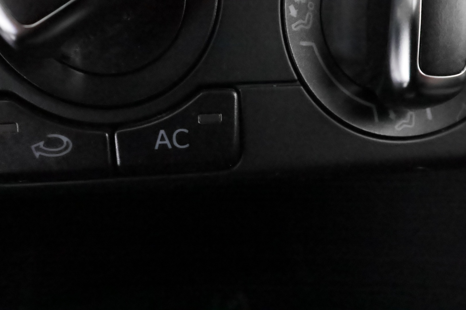 VOLKSWAGEN Polo 2012