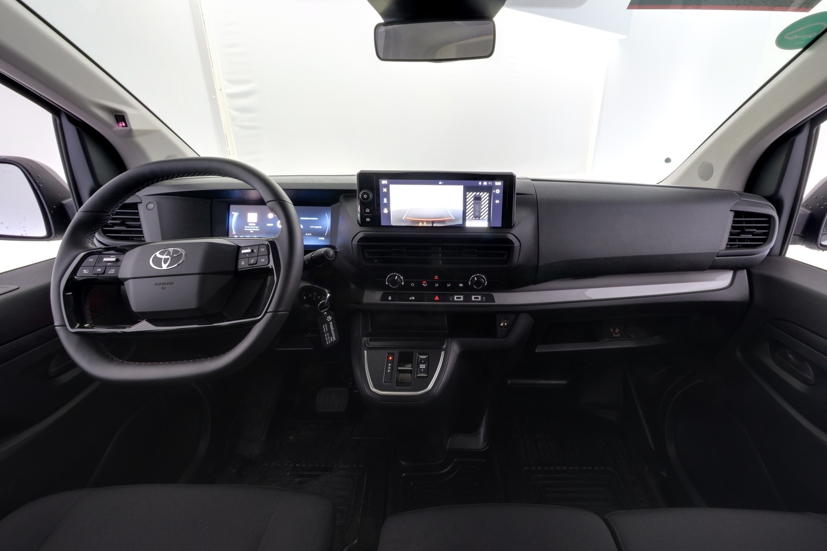 TOYOTA Proace 2025