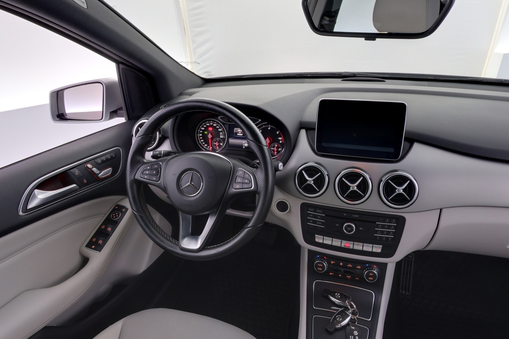 MERCEDES-BENZ B 2015