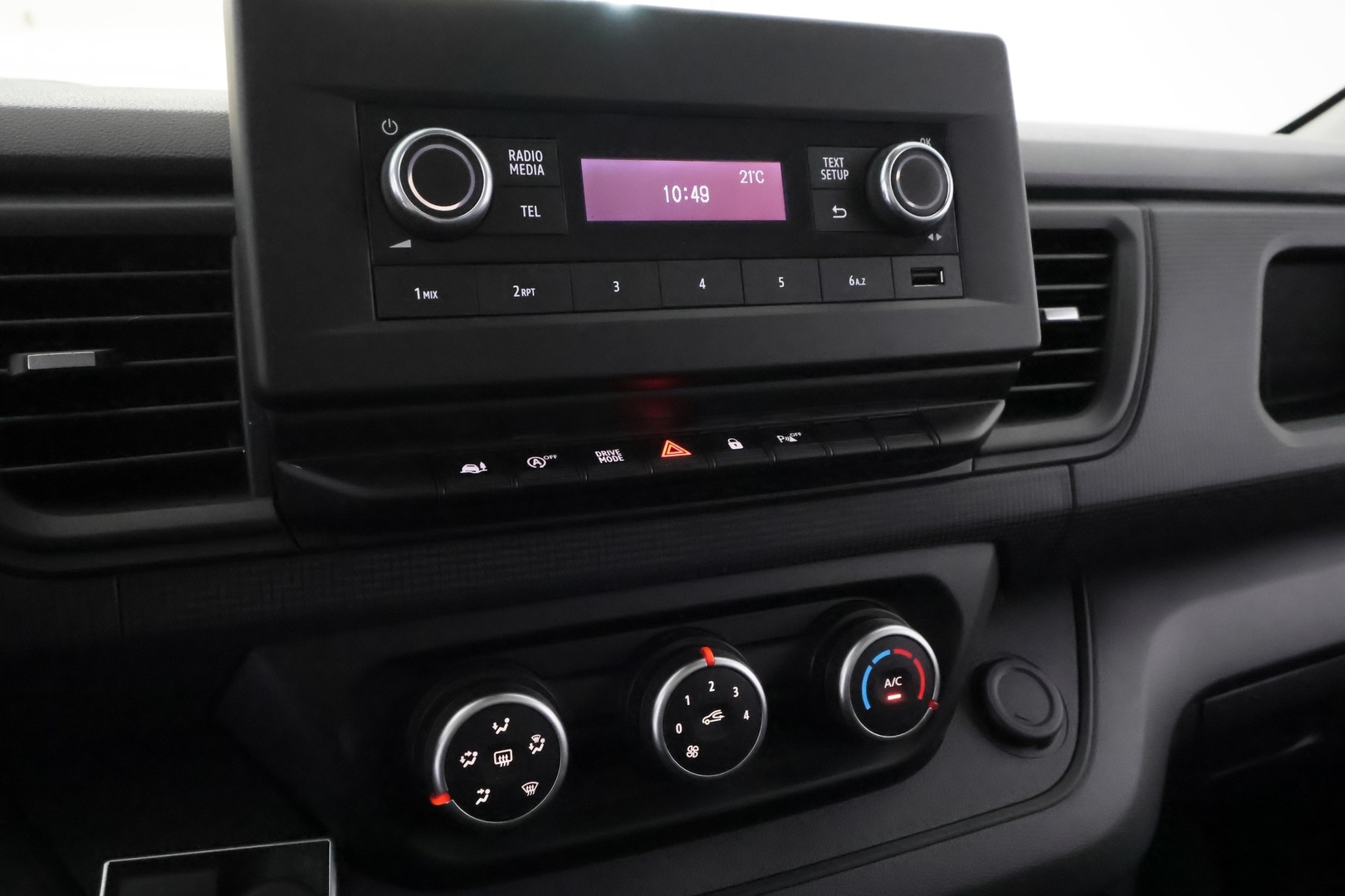 NISSAN Primastar 2023