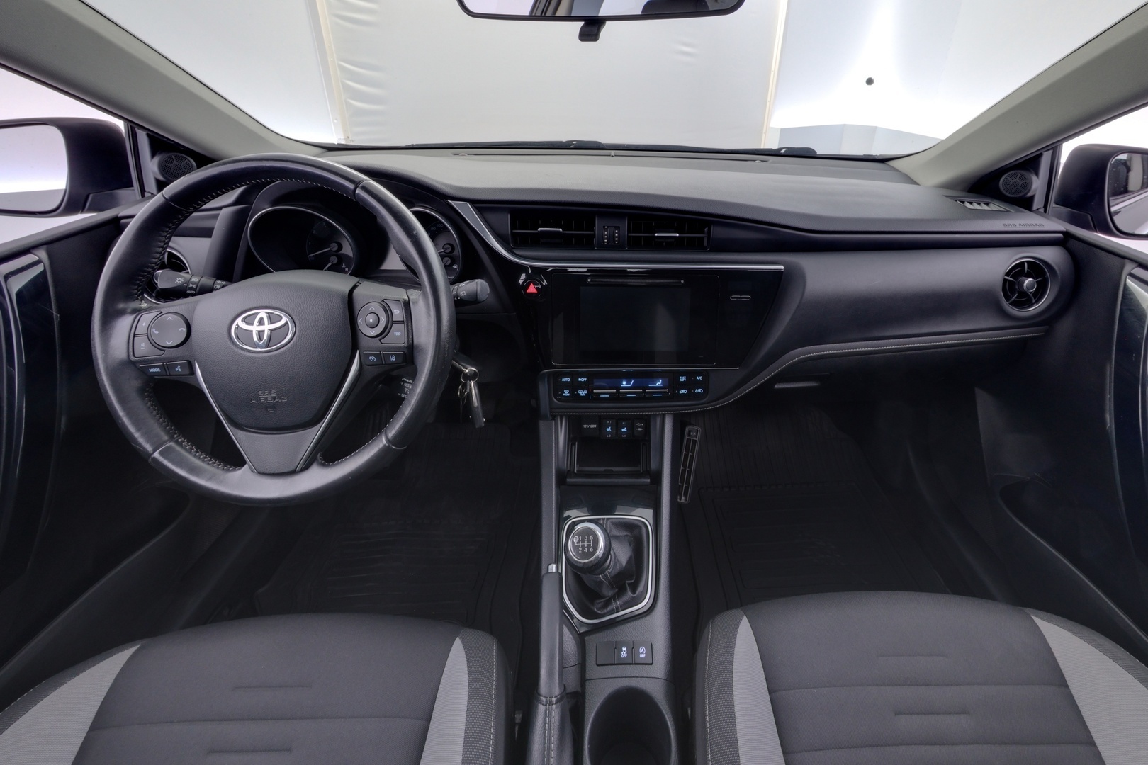TOYOTA Auris 2015