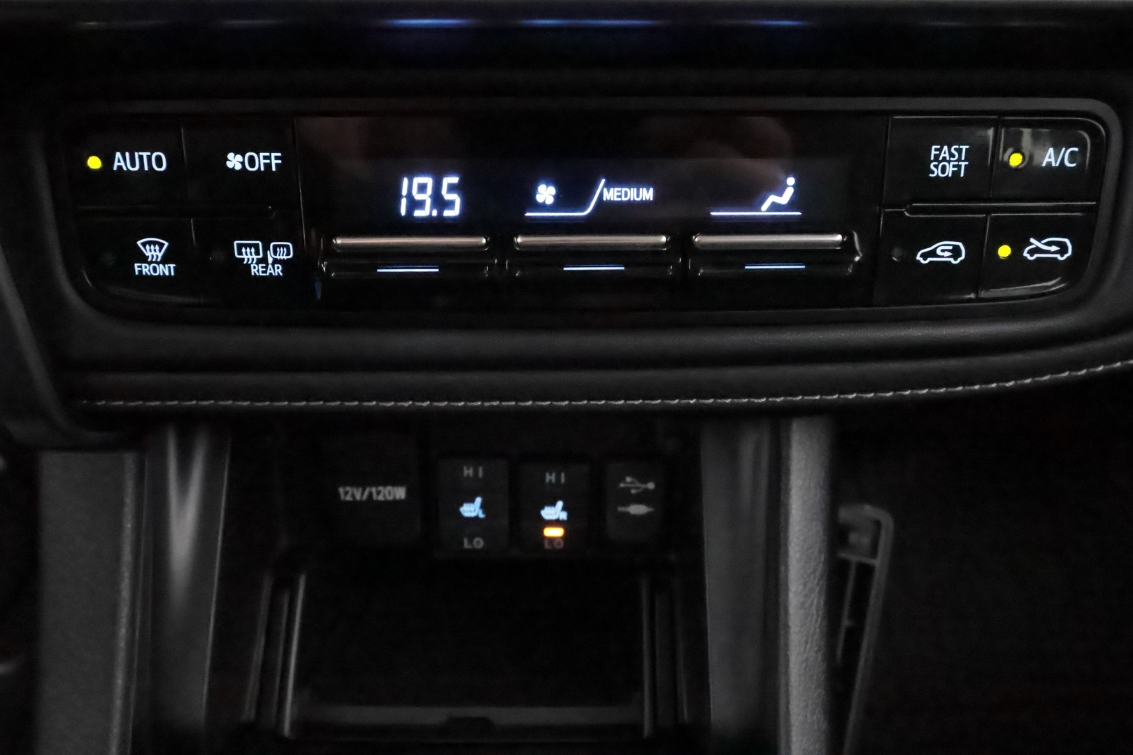 TOYOTA Auris 2015