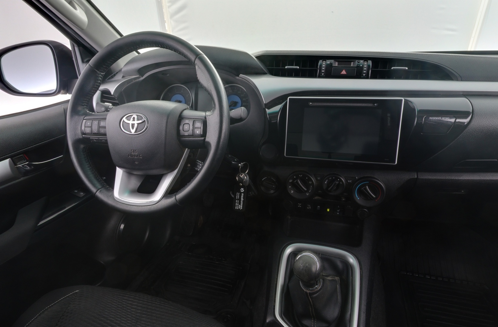 TOYOTA Hilux 2016
