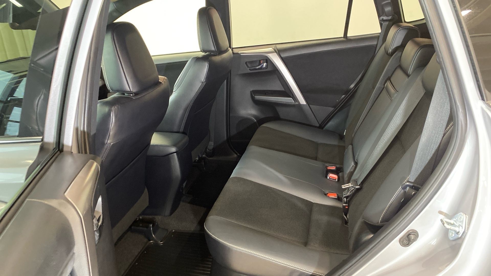 TOYOTA RAV4 2018