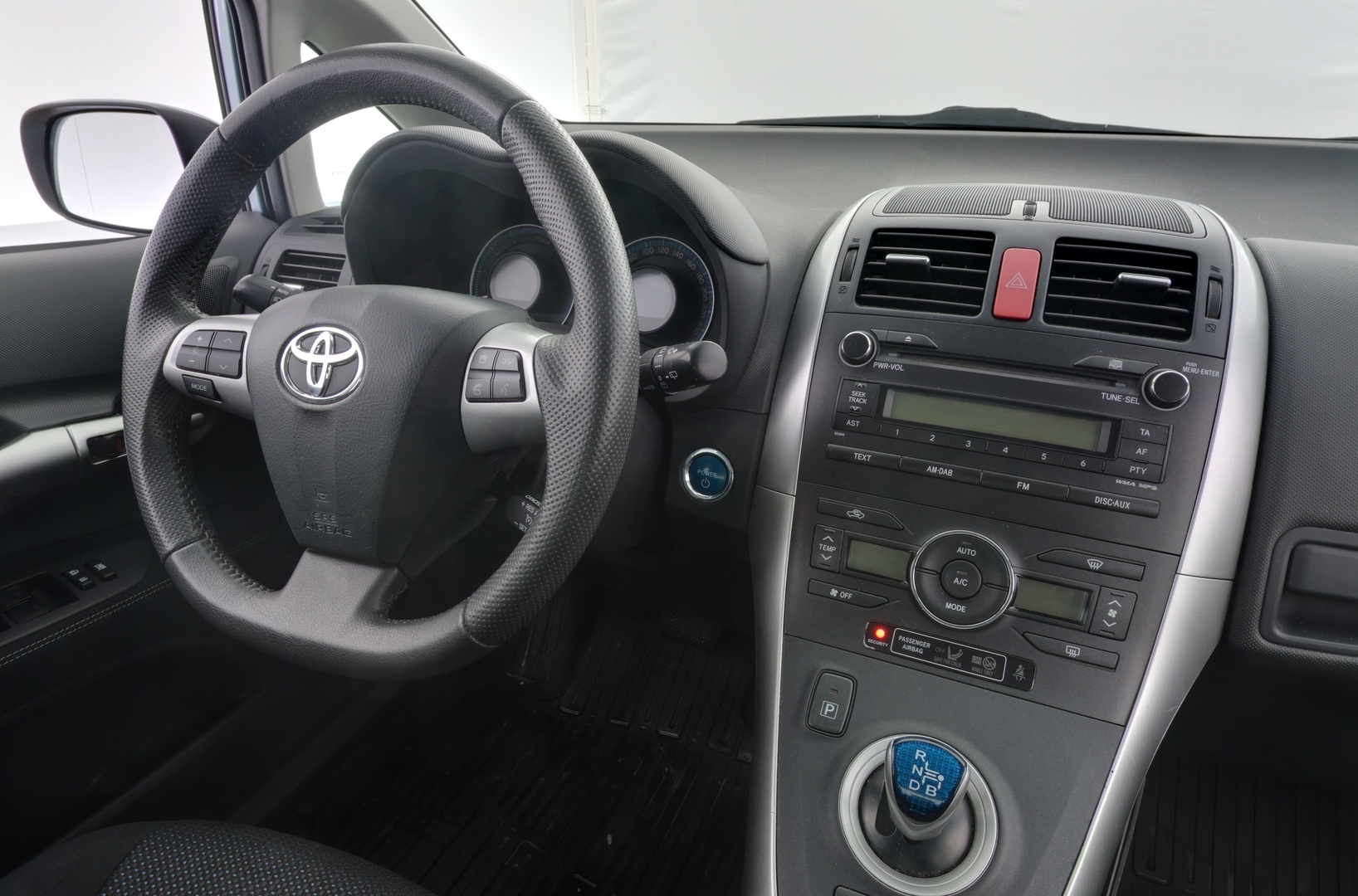 TOYOTA Auris 2011