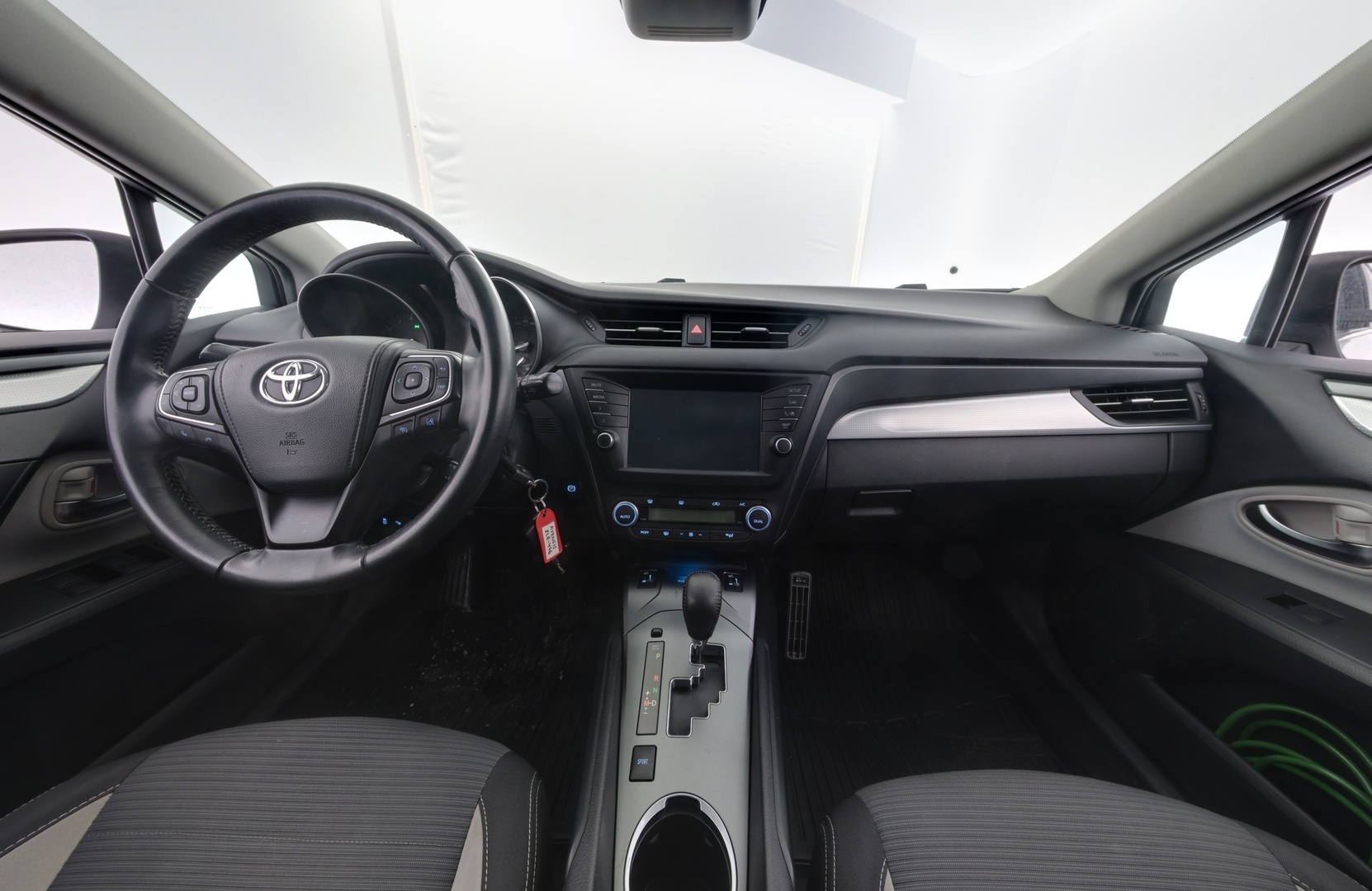 TOYOTA Avensis 2016