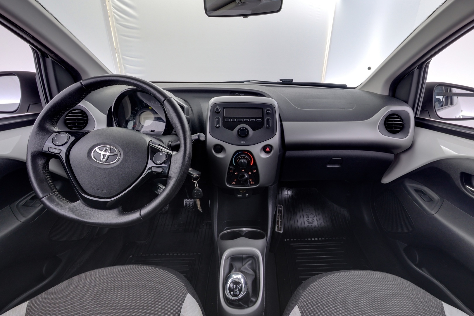 TOYOTA AYGO 10
