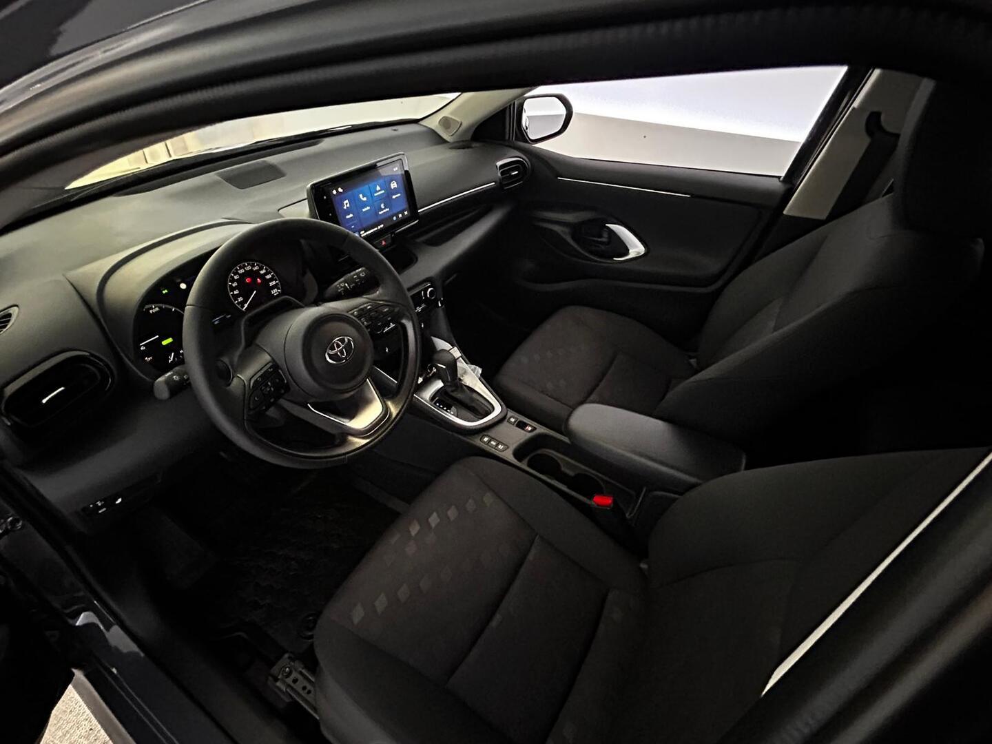 TOYOTA Yaris 14