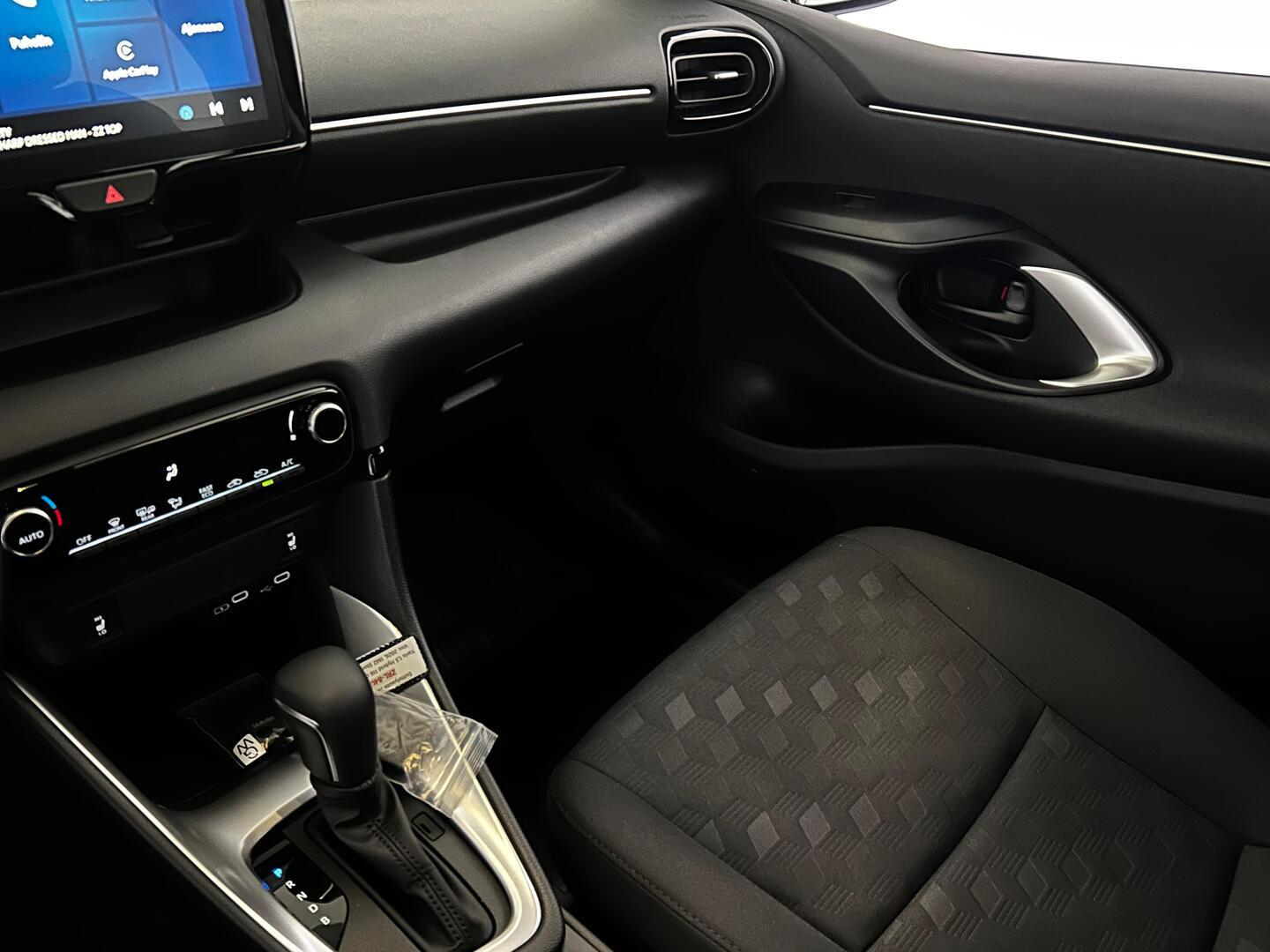 TOYOTA Yaris 15