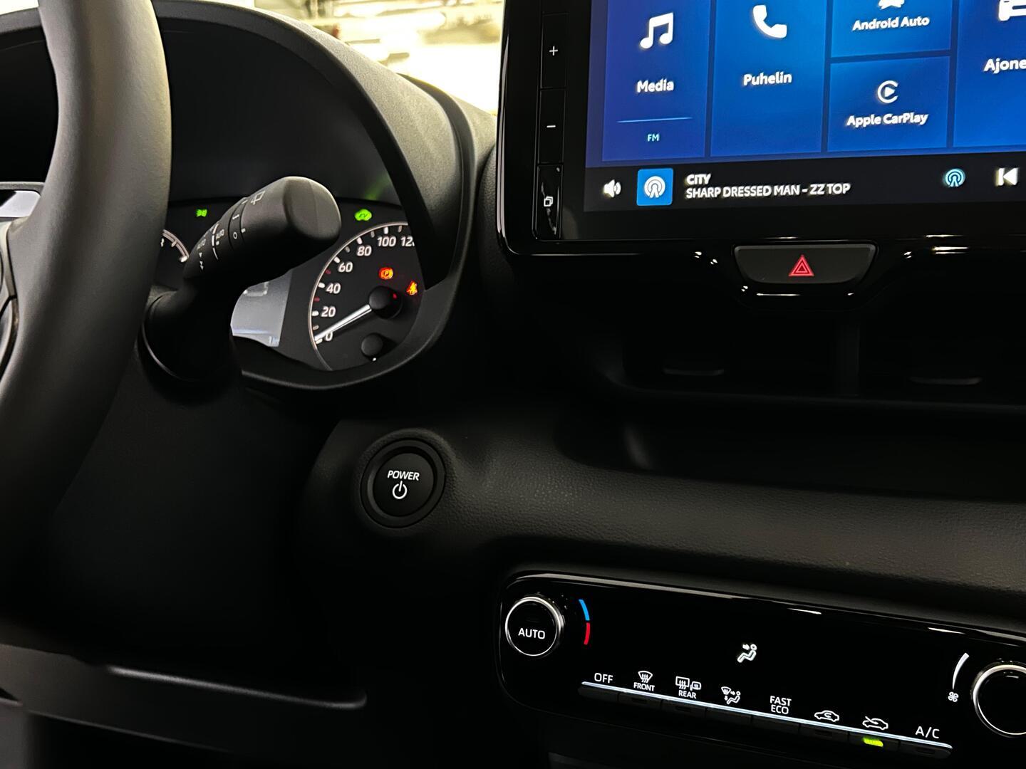 TOYOTA Yaris 16