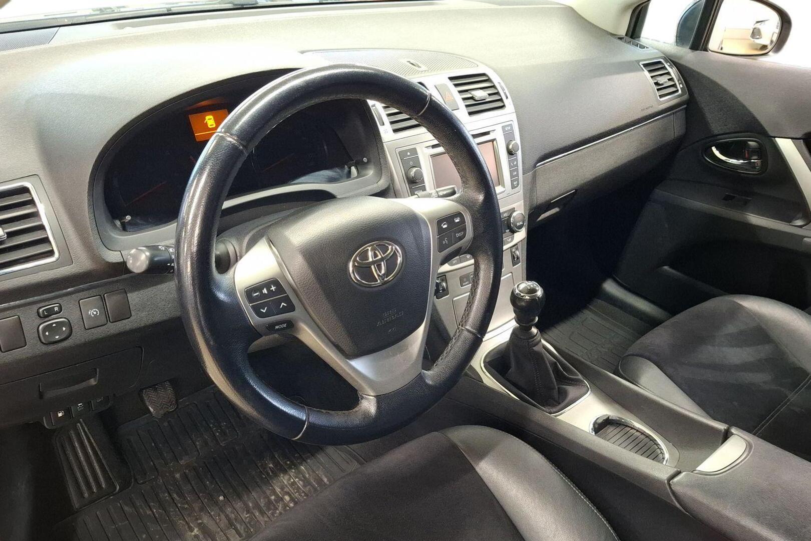 TOYOTA Avensis 2014
