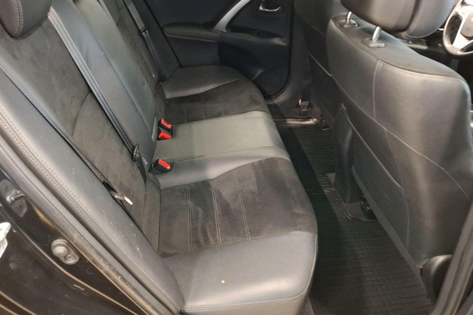 TOYOTA Avensis 2014
