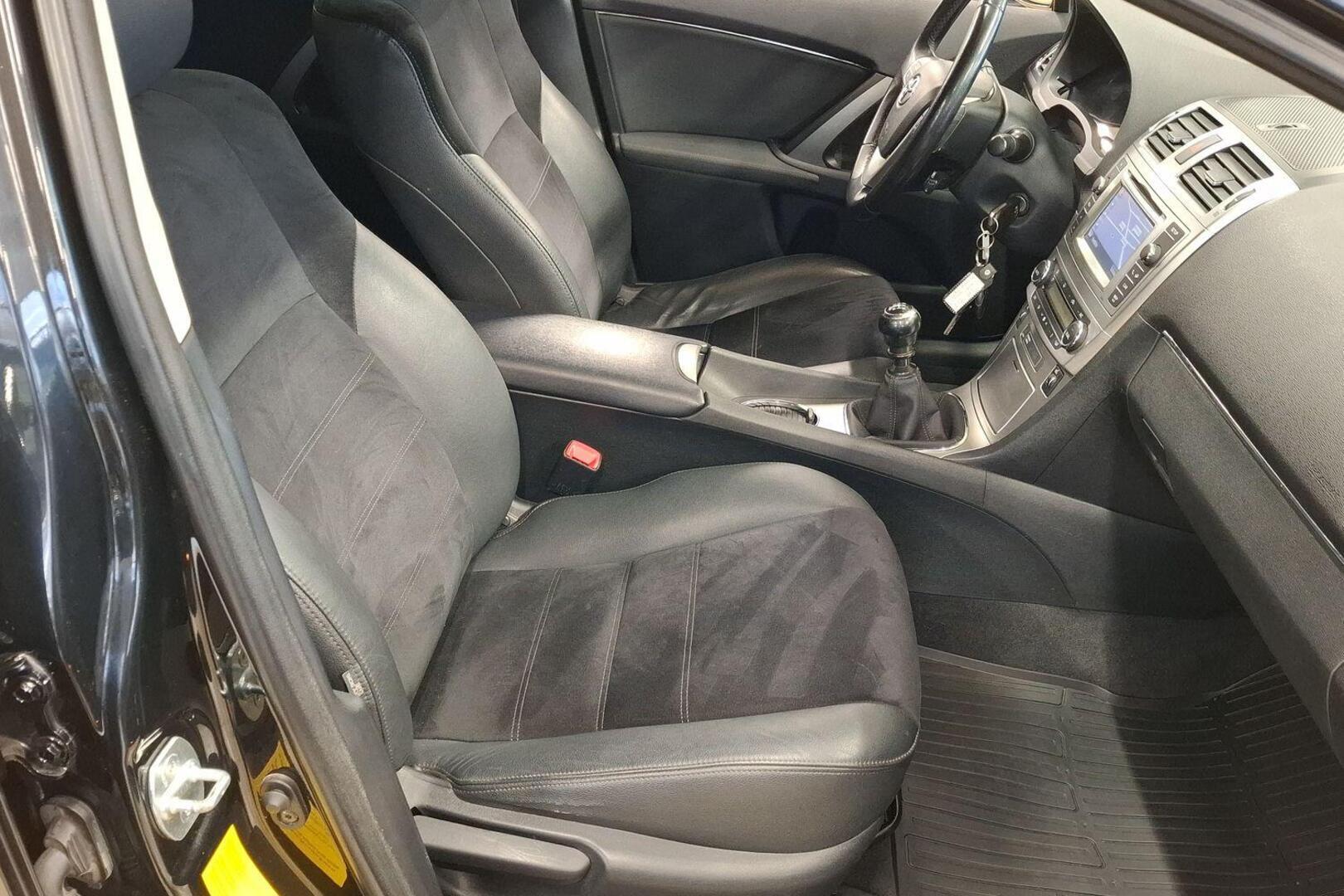 TOYOTA Avensis 2014