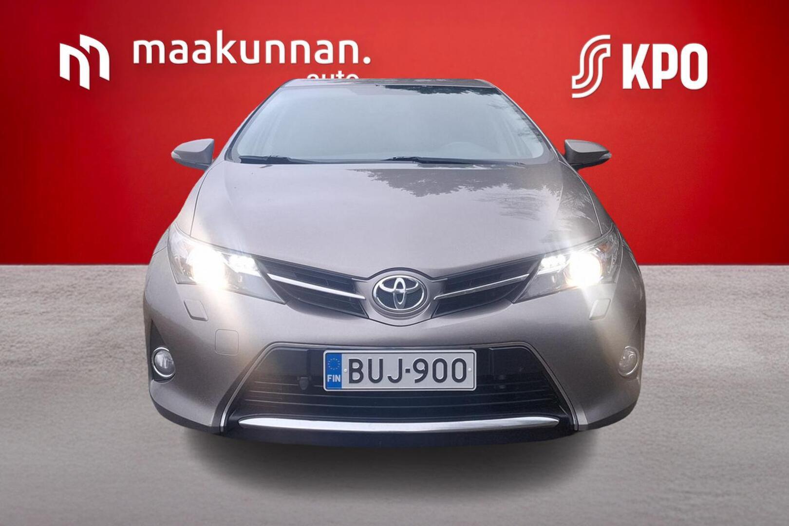 TOYOTA Auris 2015
