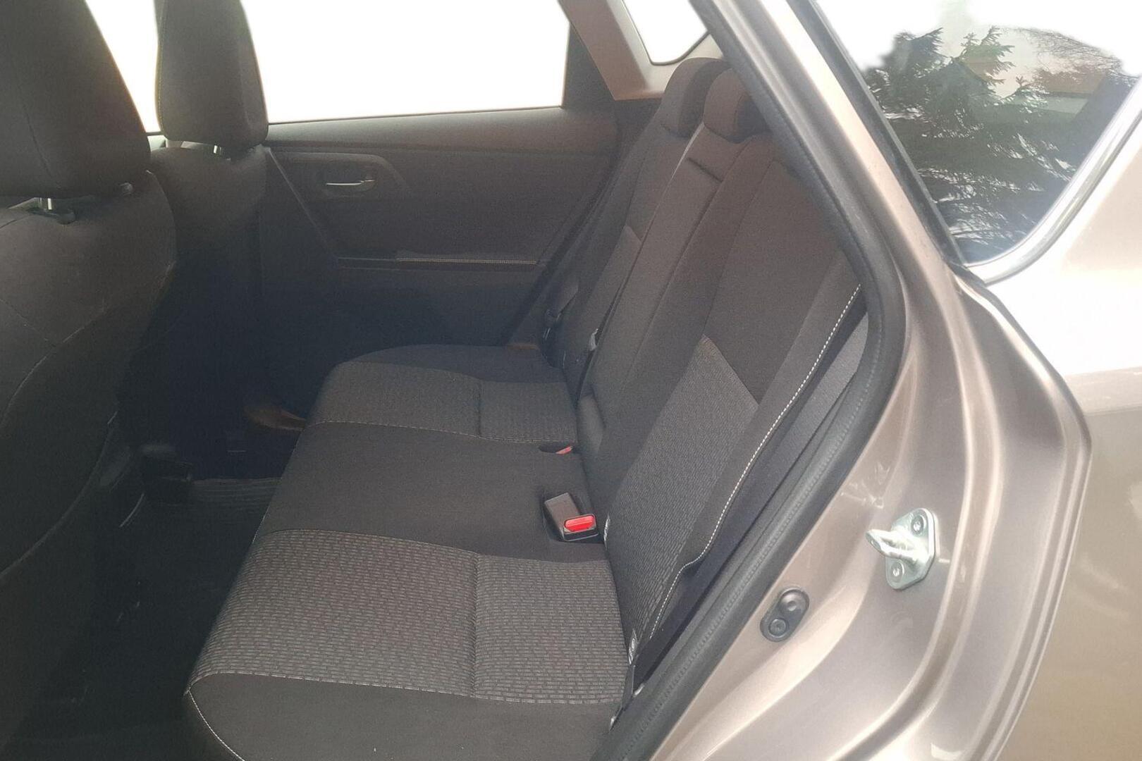 TOYOTA Auris 2015