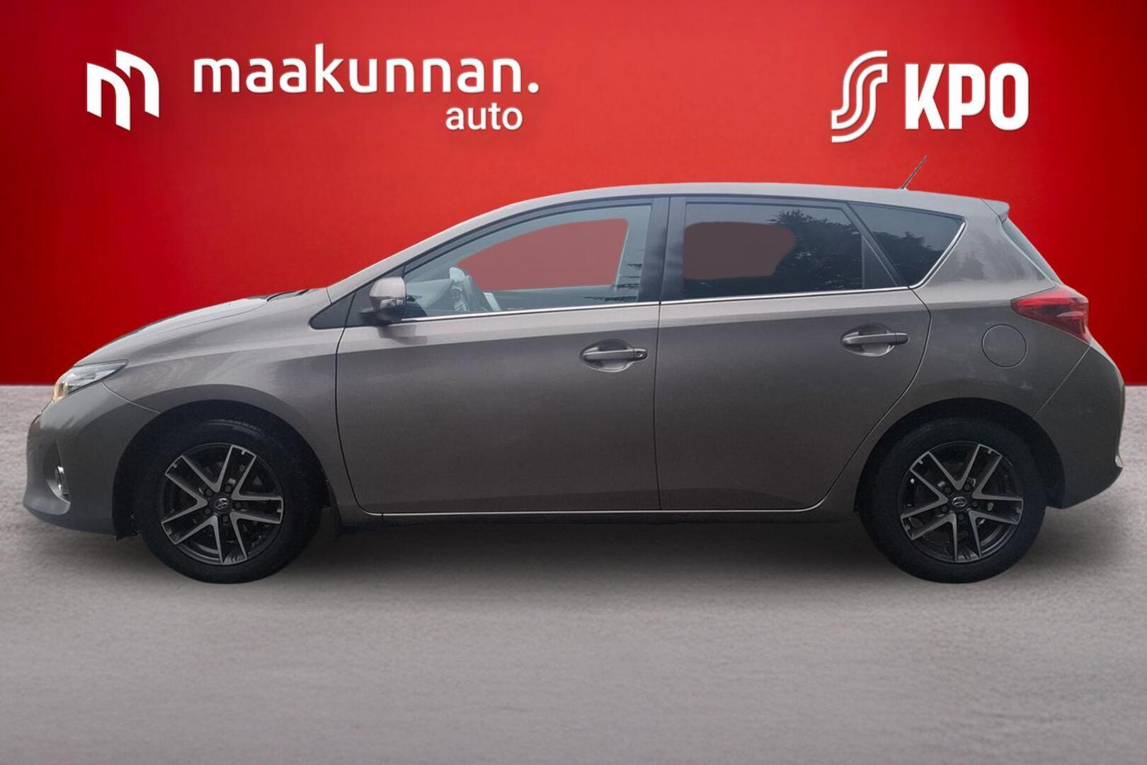 TOYOTA Auris 2015