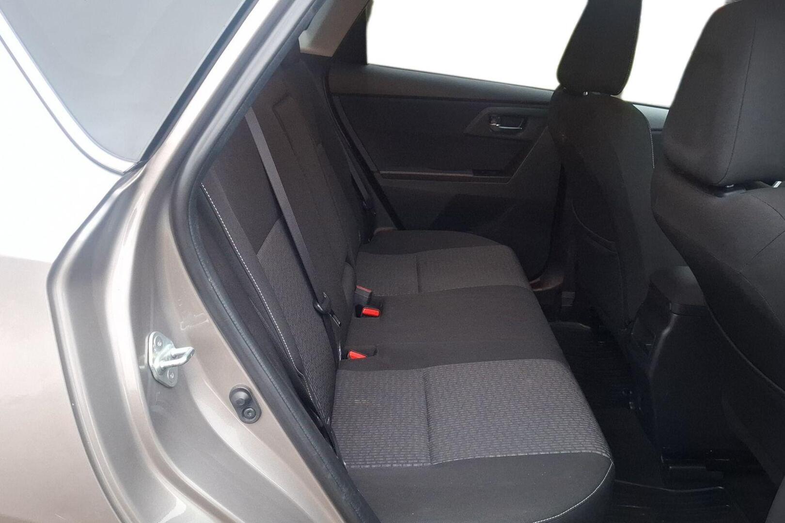 TOYOTA Auris 2015