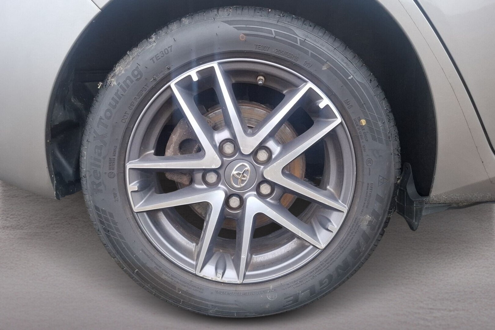 TOYOTA Auris 2015